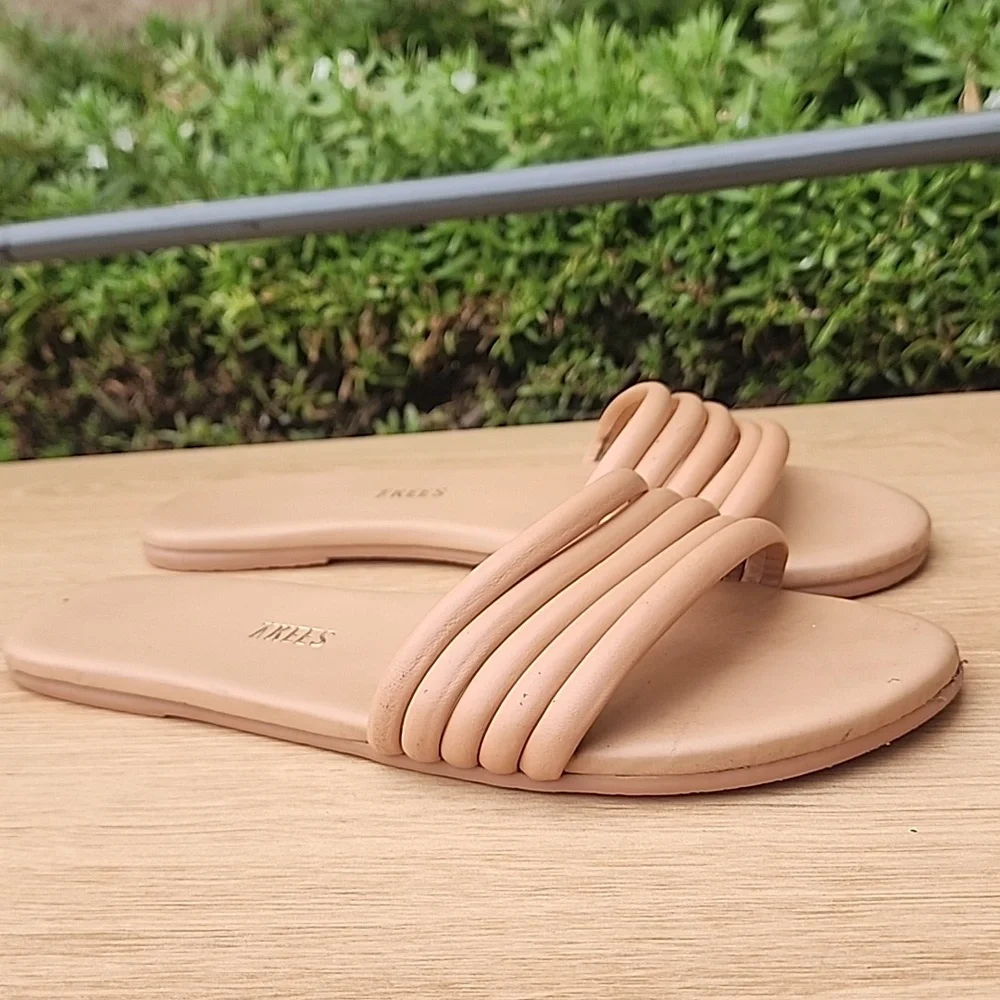 Tkees beige/tan slide Size 7 - Picture 3 of 10